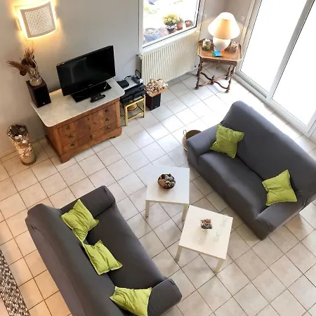 La Maison Des Pins By Interhome בית נופש לה טיש