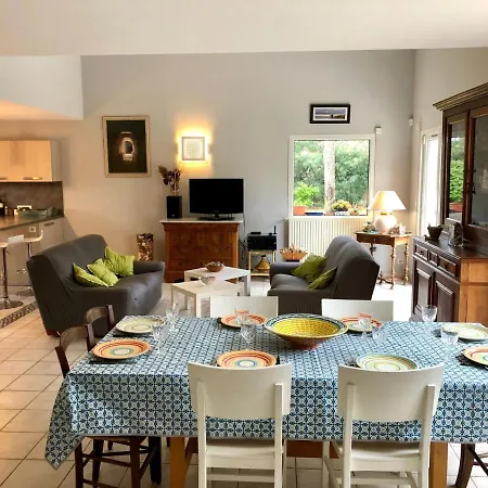 La Maison Des Pins By Interhome בית נופש לה טיש